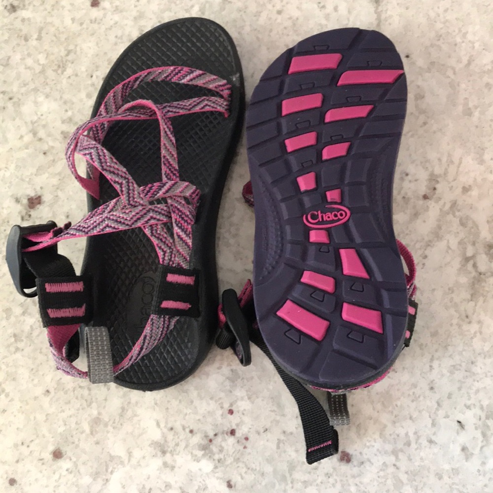 Girls Chacos/ no to straps